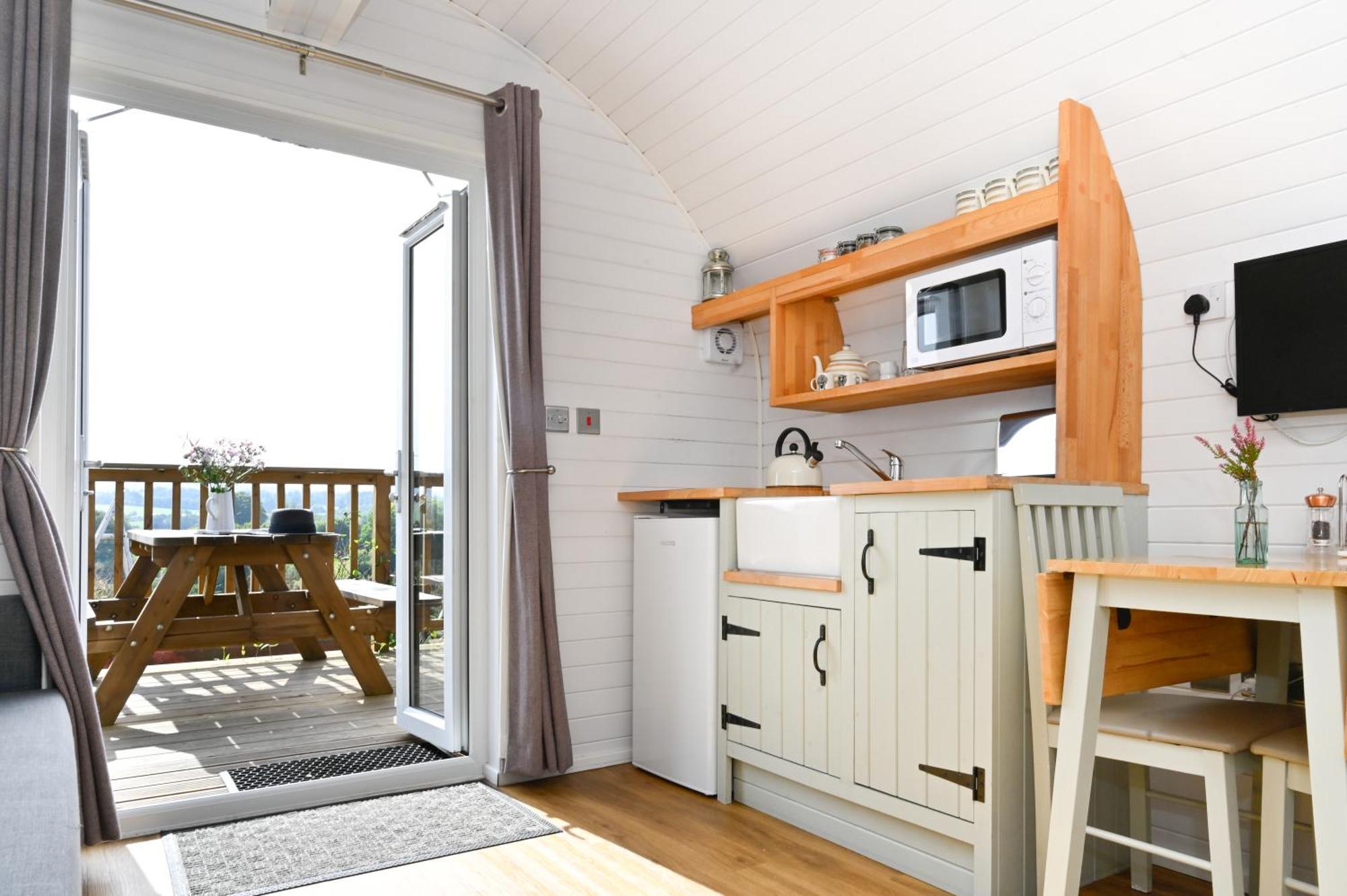 Апартаменты Luxury Glamping Pods - The Heft & The Hirsel Глазго Экстерьер фото