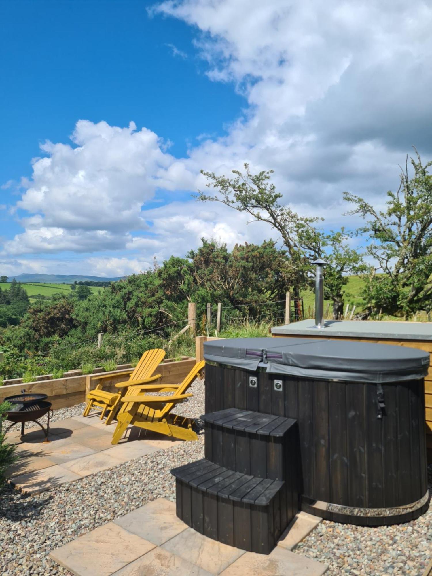 Апартаменты Luxury Glamping Pods - The Heft & The Hirsel Глазго Экстерьер фото